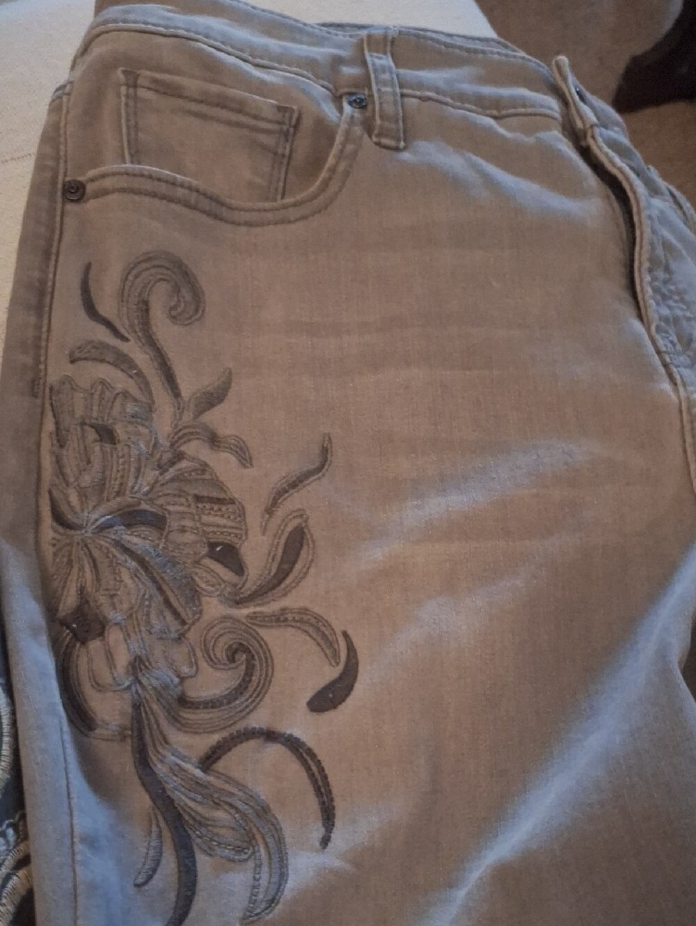 Women’s Gray Stretch Embroidered Jeans Size 10